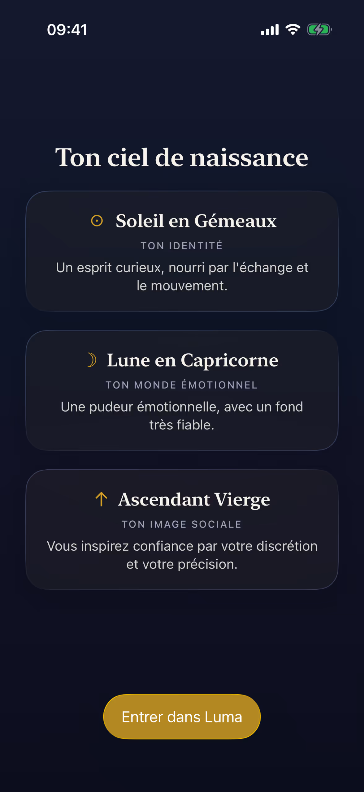 L'app Luma révélant un thème natal : cartes Soleil, Lune et Ascendant sur fond bleu nuit